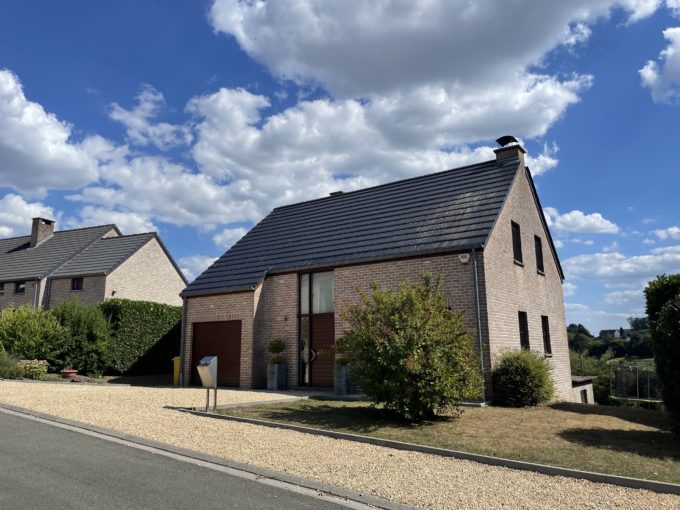 Maison 3 ch avec garage, caves et jardin sud avec vue !