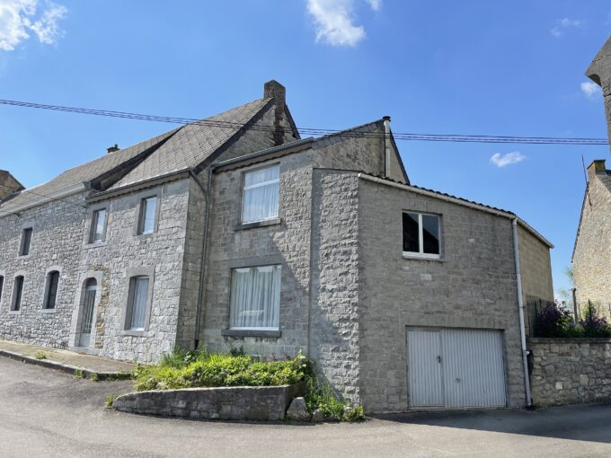 Maison 3 chambres en pierre avec garage et jardin !