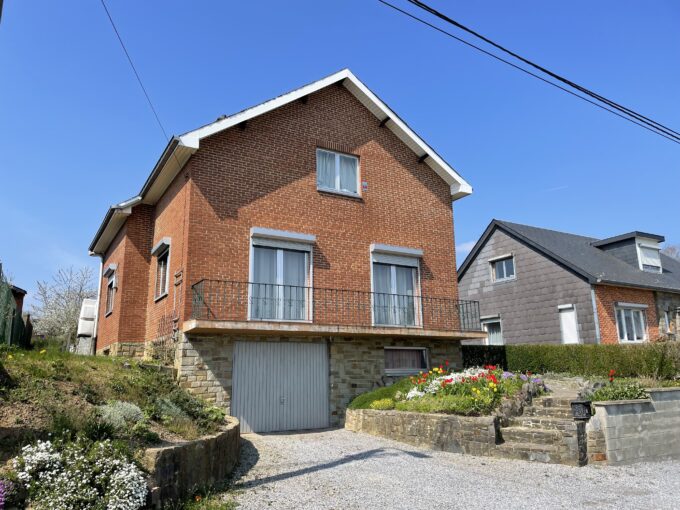 Maison 4 façades avec jardin, cave, garage et grenier !