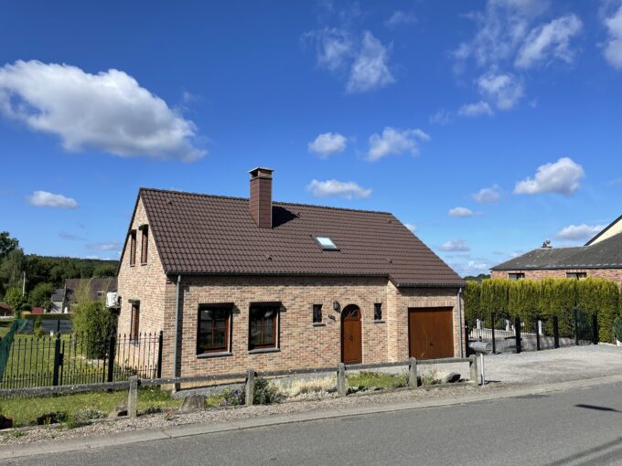 Maison 3 chambres avec garages, caves, terrasse et jardin SUD !