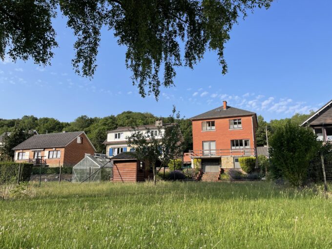 Maison 3 chambres avec garage, cave, grenier et jardin vue Meuse !