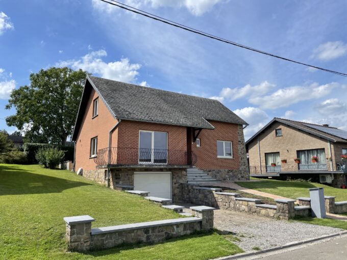 Maison de plain-pied 2 chambres avec garage, grenier et terrasse !