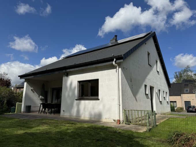 Maison 5 ch + bureau avec garages, cave et beau jardin SUD !