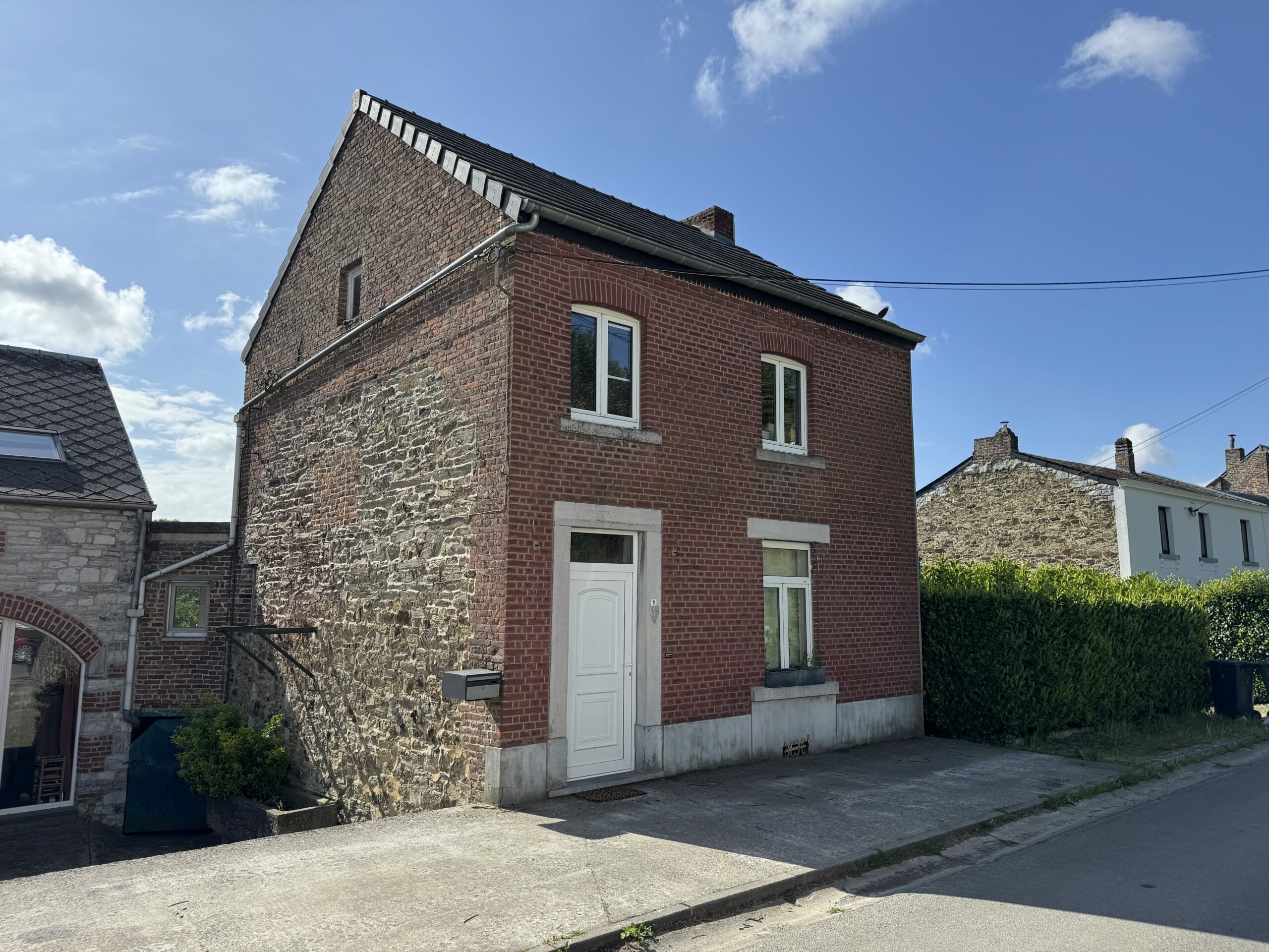 Maison 3 ch avec superbe vue sur la vallée de la Burdinale !