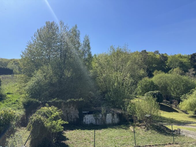 Terrain à bâtir avec garage sur les hauteurs d’Andenne !