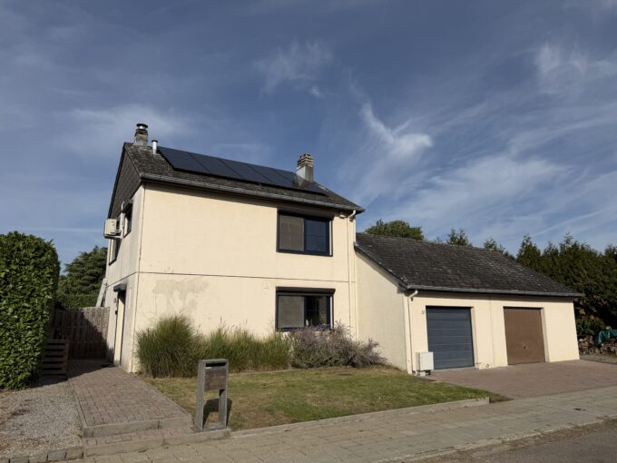 Maison 4 façades – 3 chambres, 2 garages et jardin au cœur d’Éghezée