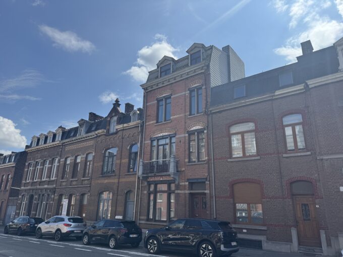 Immeuble de rapport en ordre urbanistiquement – 3 logements à Saint-Servais